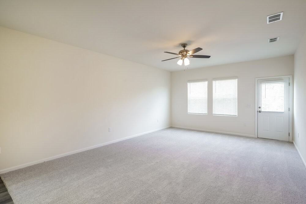 179 Snowdrop Ave - Photo 4 of 17