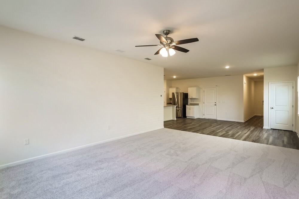 179 Snowdrop Ave - Photo 5 of 17