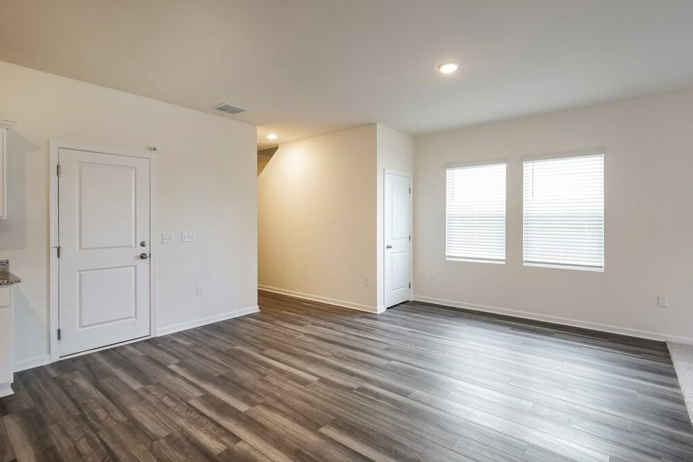 179 Snowdrop Ave - Photo 6 of 17
