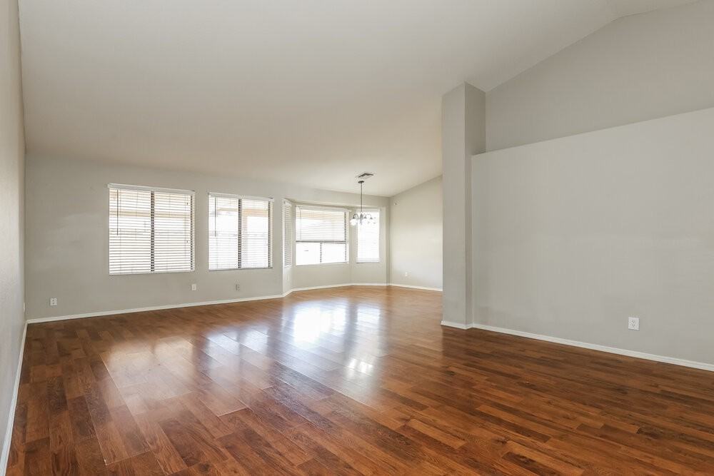 5215 W Diana Ave - Photo 3 of 16