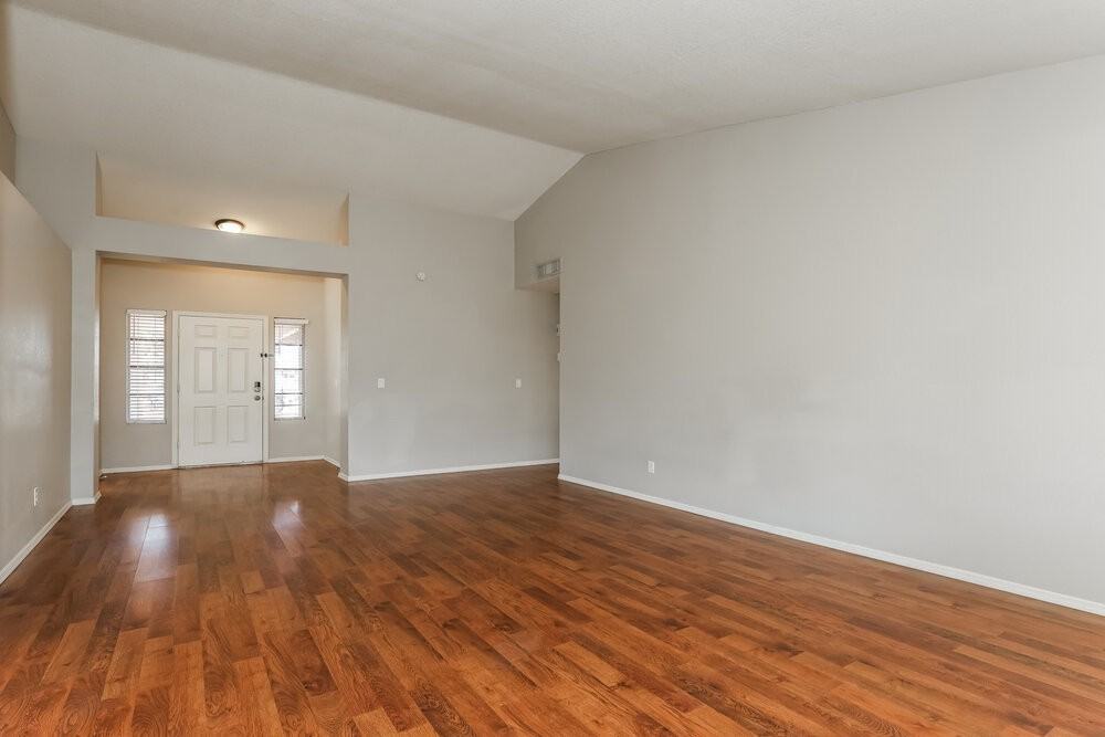 5215 W Diana Ave - Photo 4 of 16