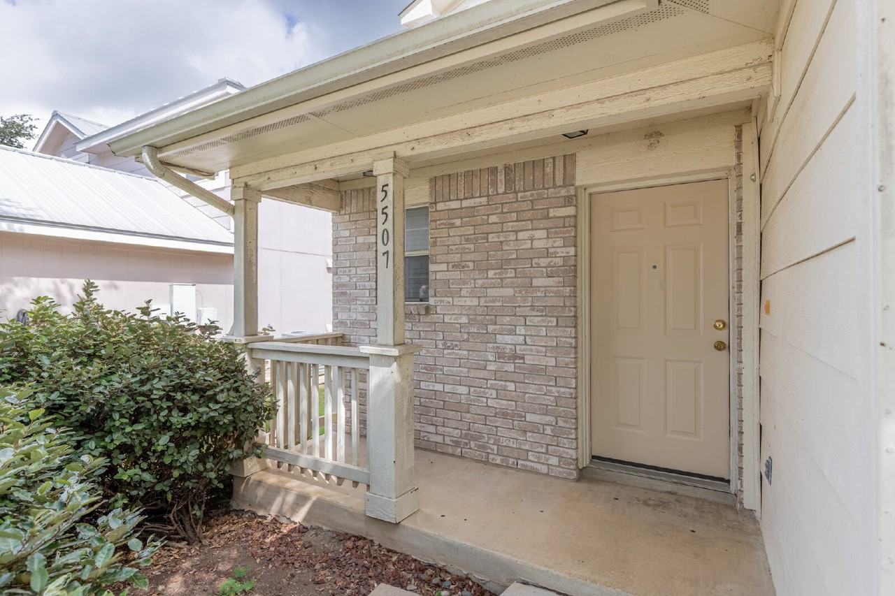 5507 Christina Path - Photo 4 of 40