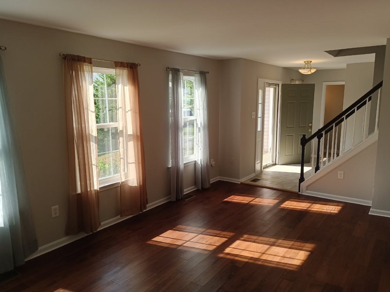345 Silver Ridge Dr - Photo 4 of 36