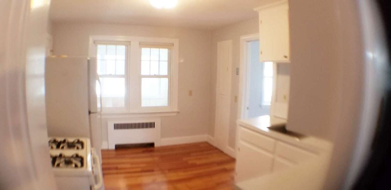 192 Holbrook Rd #4 - Photo 5 of 19