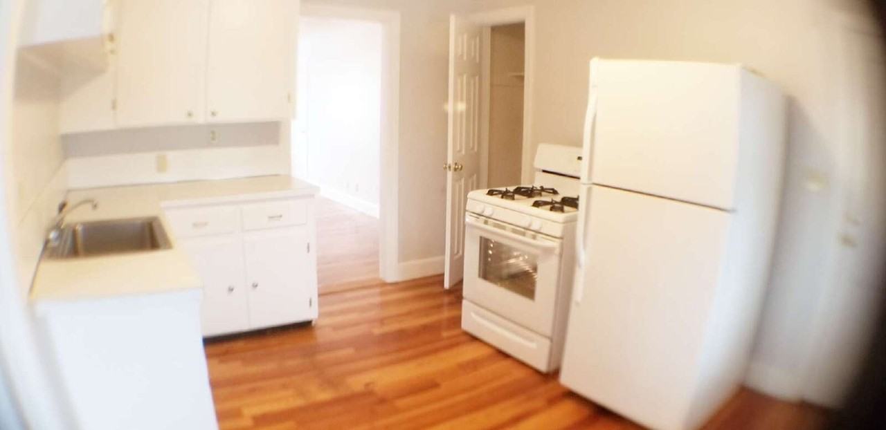 192 Holbrook Rd #4 - Photo 6 of 19