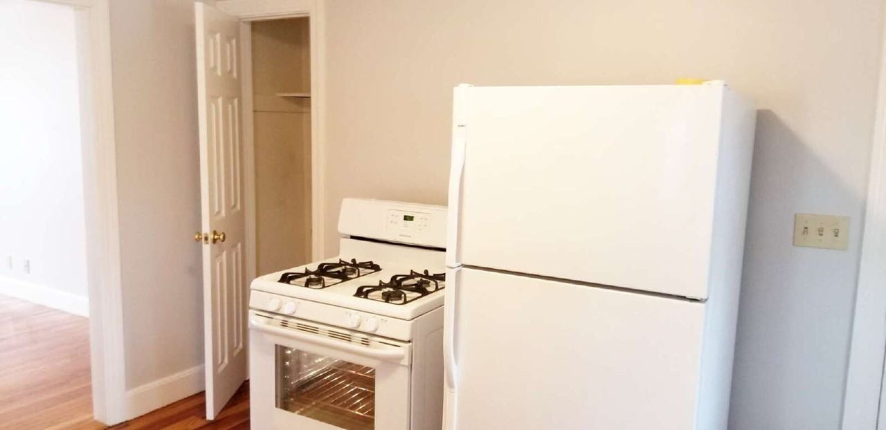 192 Holbrook Rd #4 - Photo 7 of 19