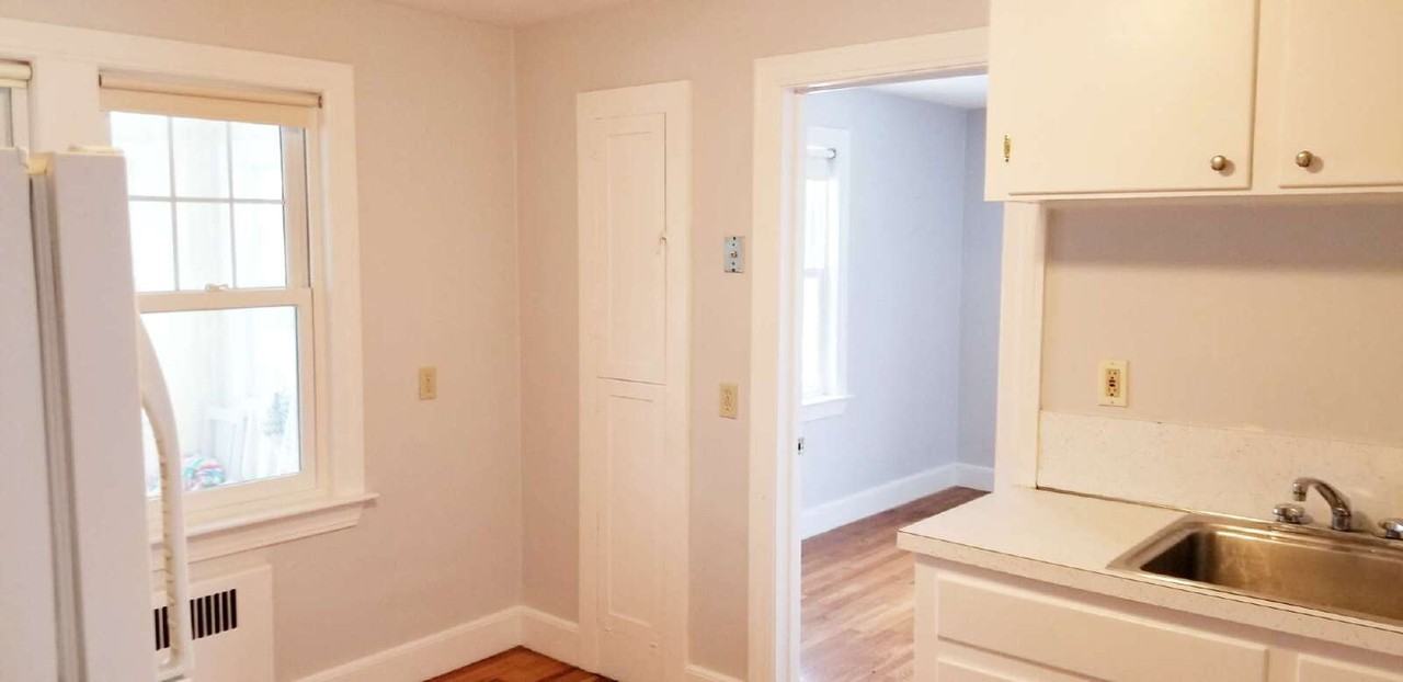 192 Holbrook Rd #4 - Photo 6 of 19