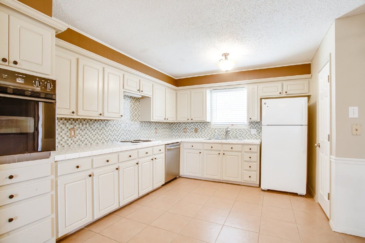 5514 3rd St - Photo 4 of 11