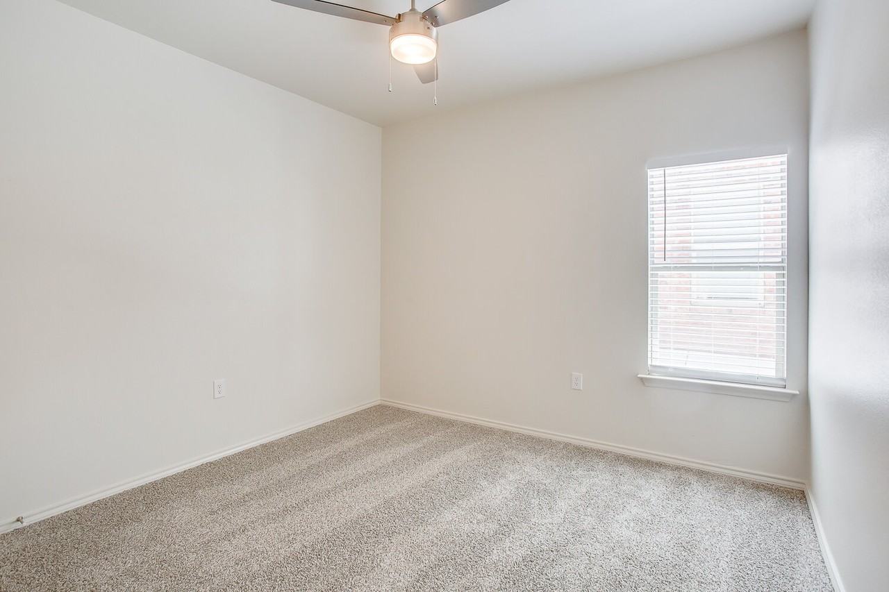 1716 Corpus Ave - Photo 3 of 16