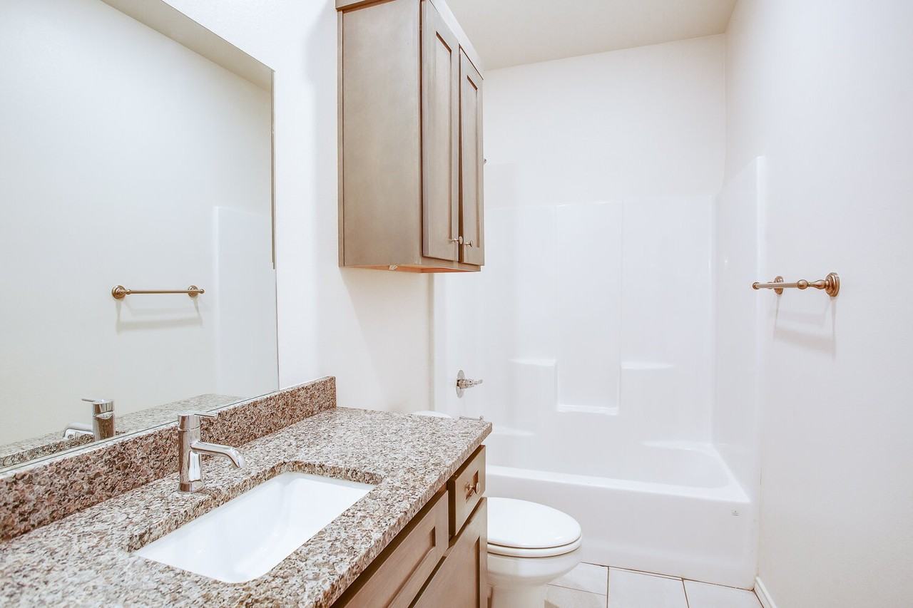 1716 Corpus Ave - Photo 4 of 16