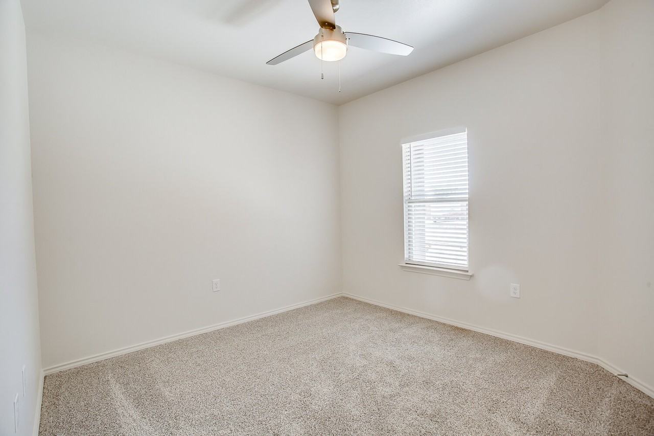 1716 Corpus Ave - Photo 5 of 16