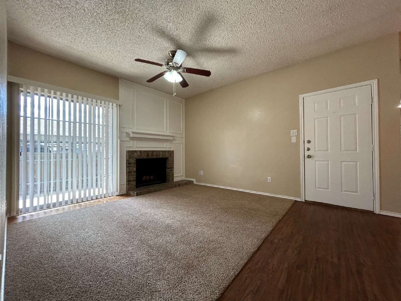 5102 80th St #B - Photo 3 of 10