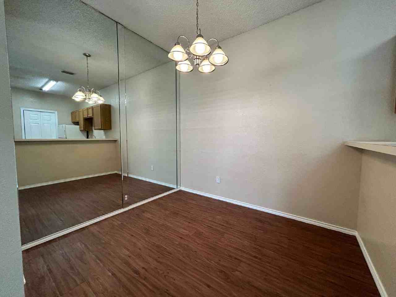 5102 80th St #B - Photo 5 of 10