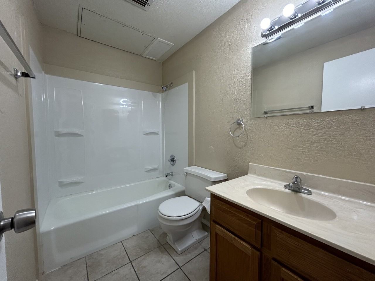 5102 80th St #B - Photo 6 of 10