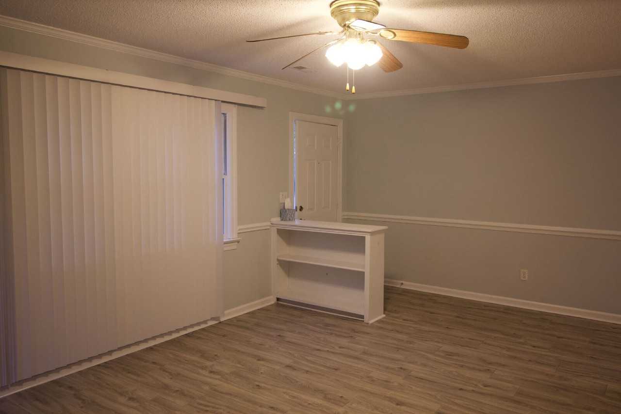 2911 Cedar Creek Rd Apt A - Photo 5 of 25