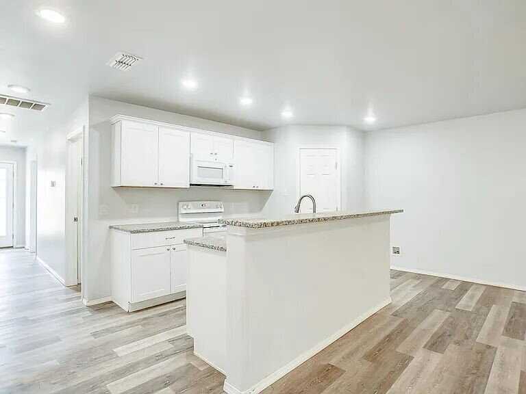 5514 Jarvis St #A - Photo 7 of 15
