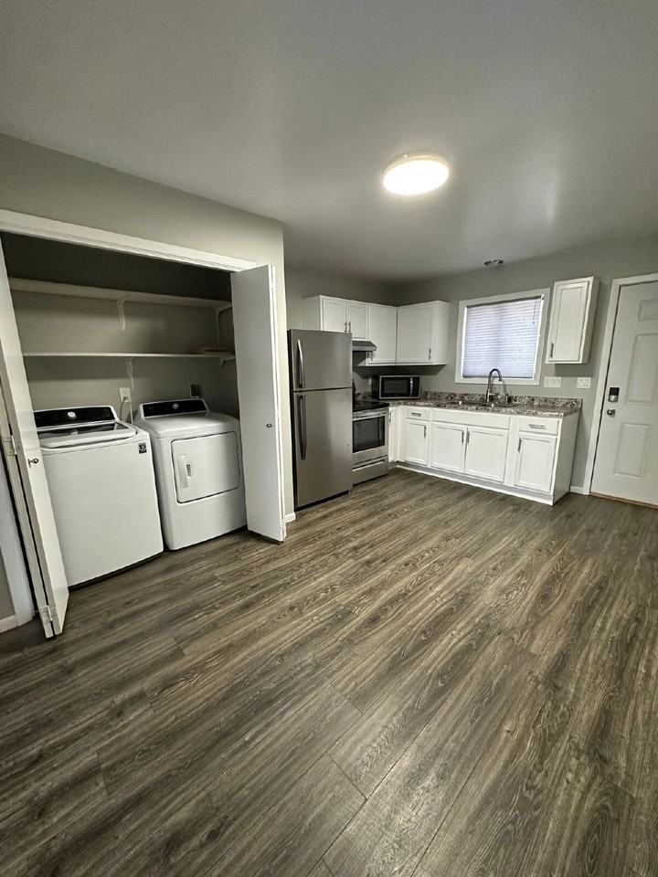 1124 11th St Nw - Photo 2 of 9
