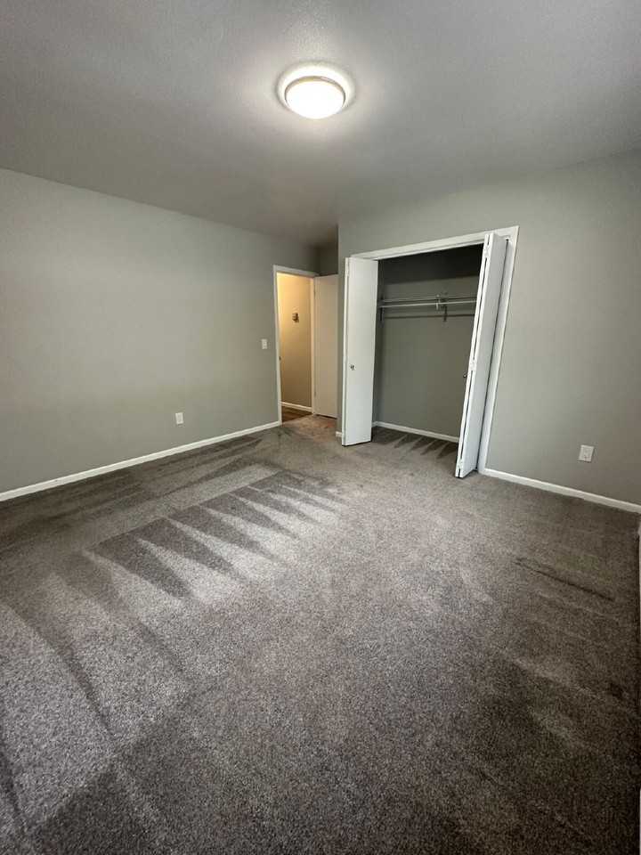 1124 11th St Nw - Photo 7 of 9