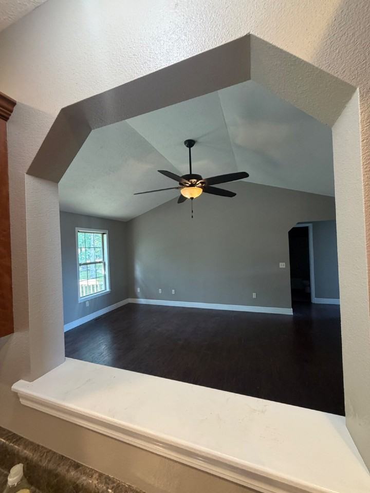 260 Roundhill Rd - Photo 6 of 34