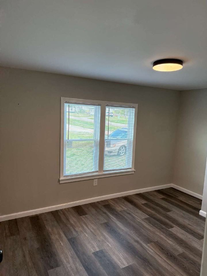 723 Reynolds Rd #A - Photo 3 of 13