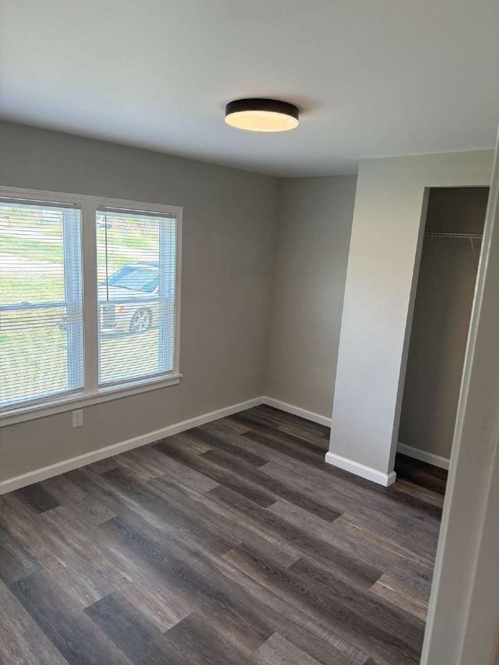 723 Reynolds Rd #A - Photo 4 of 13