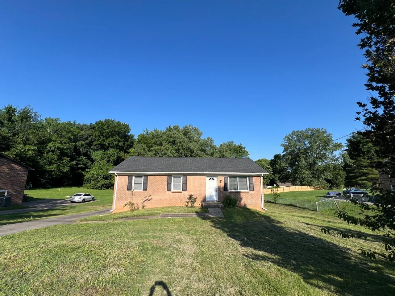1318 Courtney Dr - Photo 3 of 22