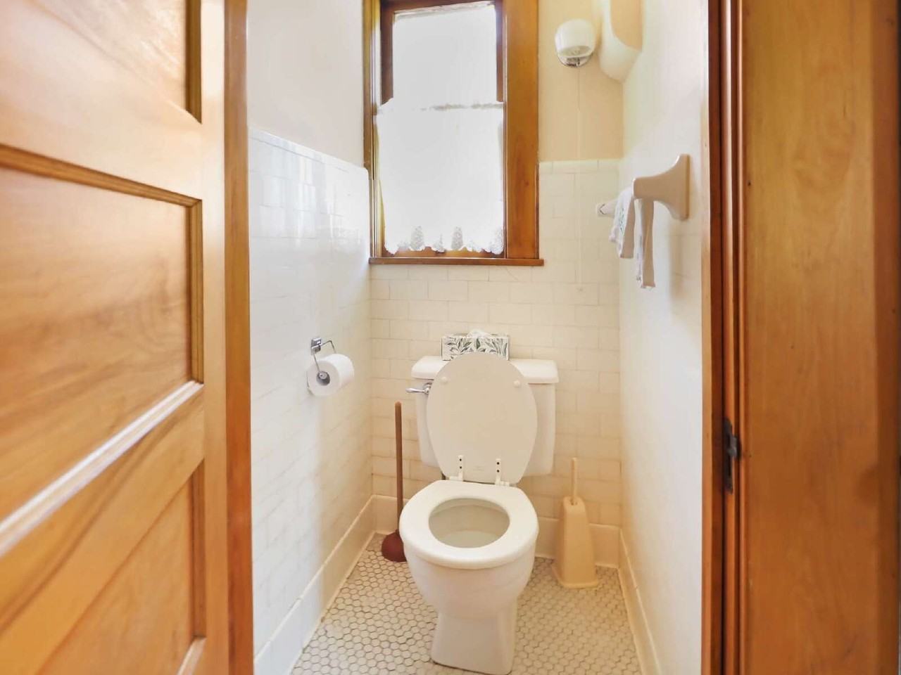 1182 Woodbridge St - Photo 3 of 17