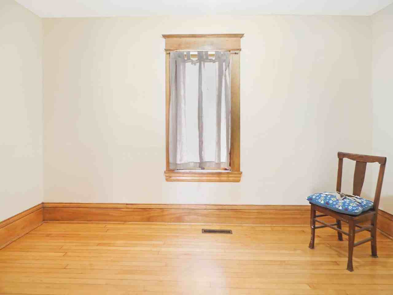 1182 Woodbridge St - Photo 4 of 17
