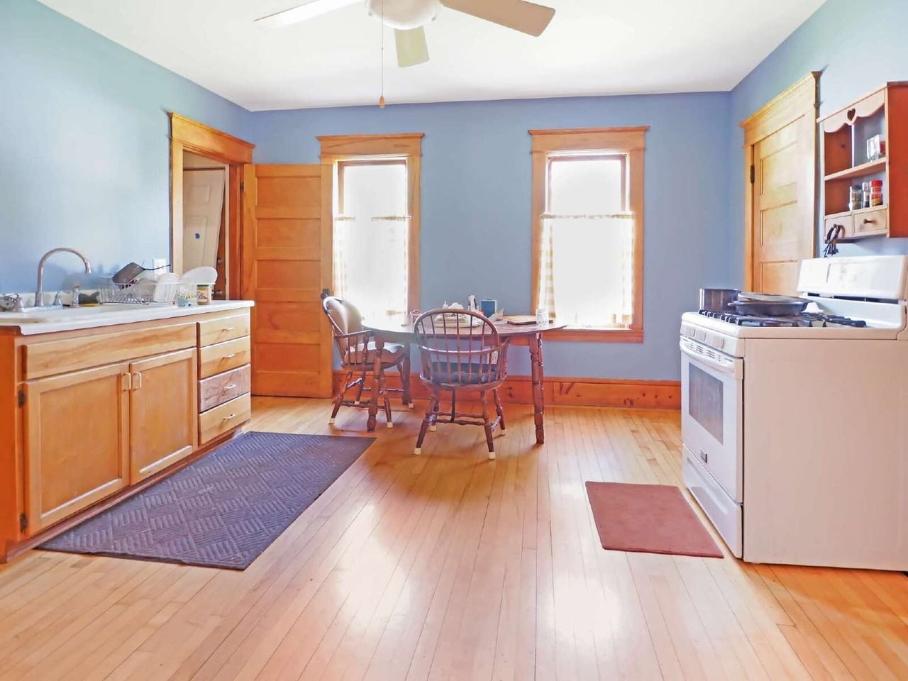 1182 Woodbridge St - Photo 5 of 17