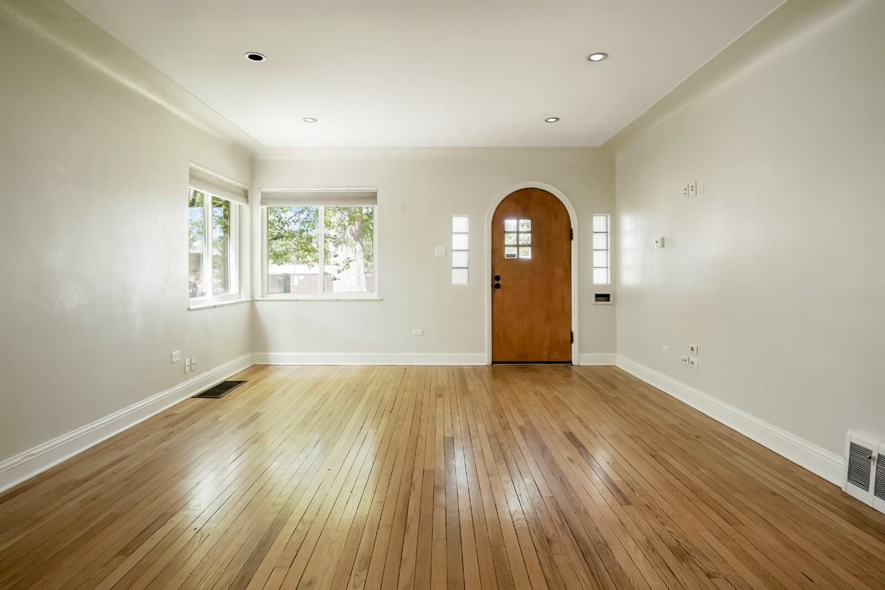 1440 Ivanhoe St - Photo 3 of 27