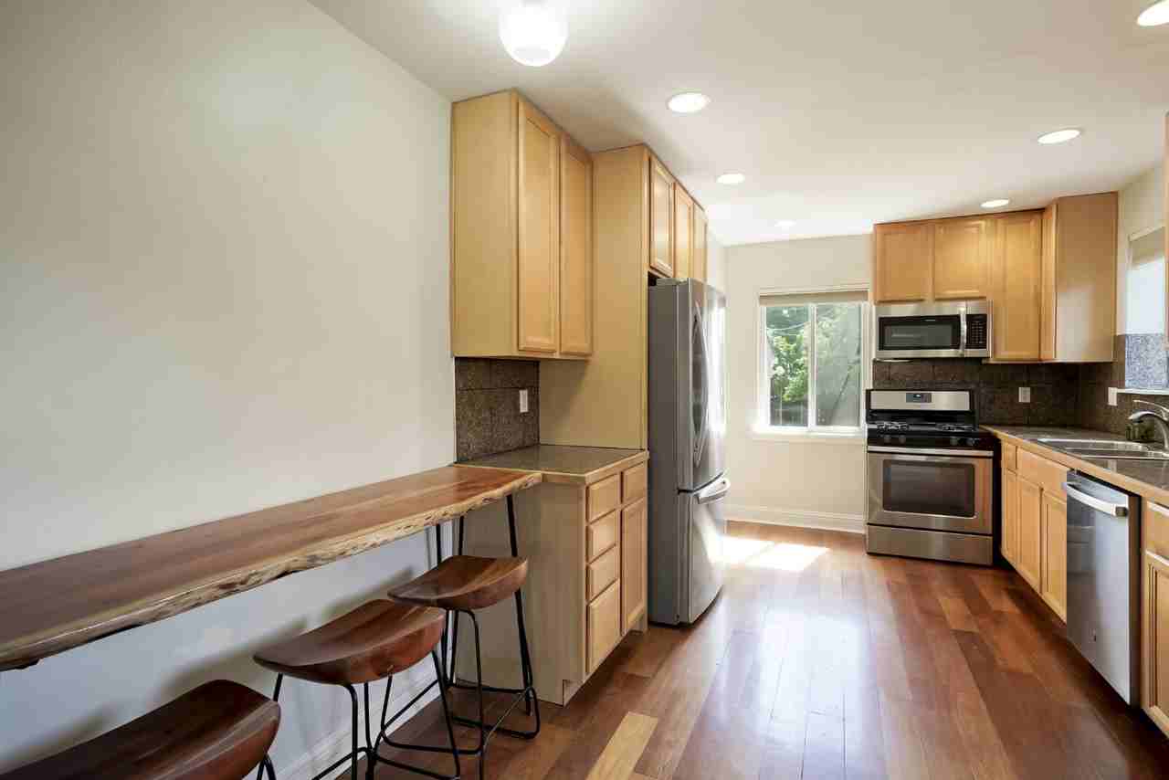 1440 Ivanhoe St - Photo 5 of 27