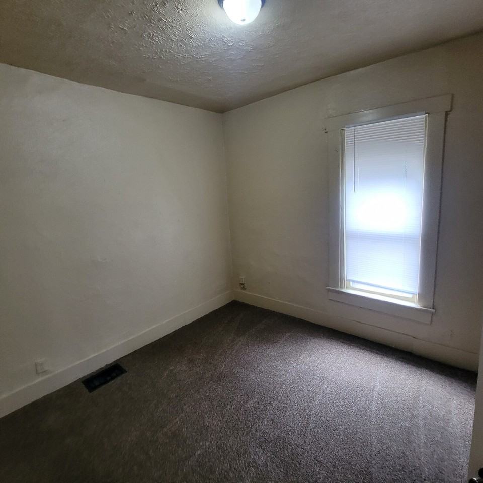 958 N Tuxedo St - Photo 2 of 7