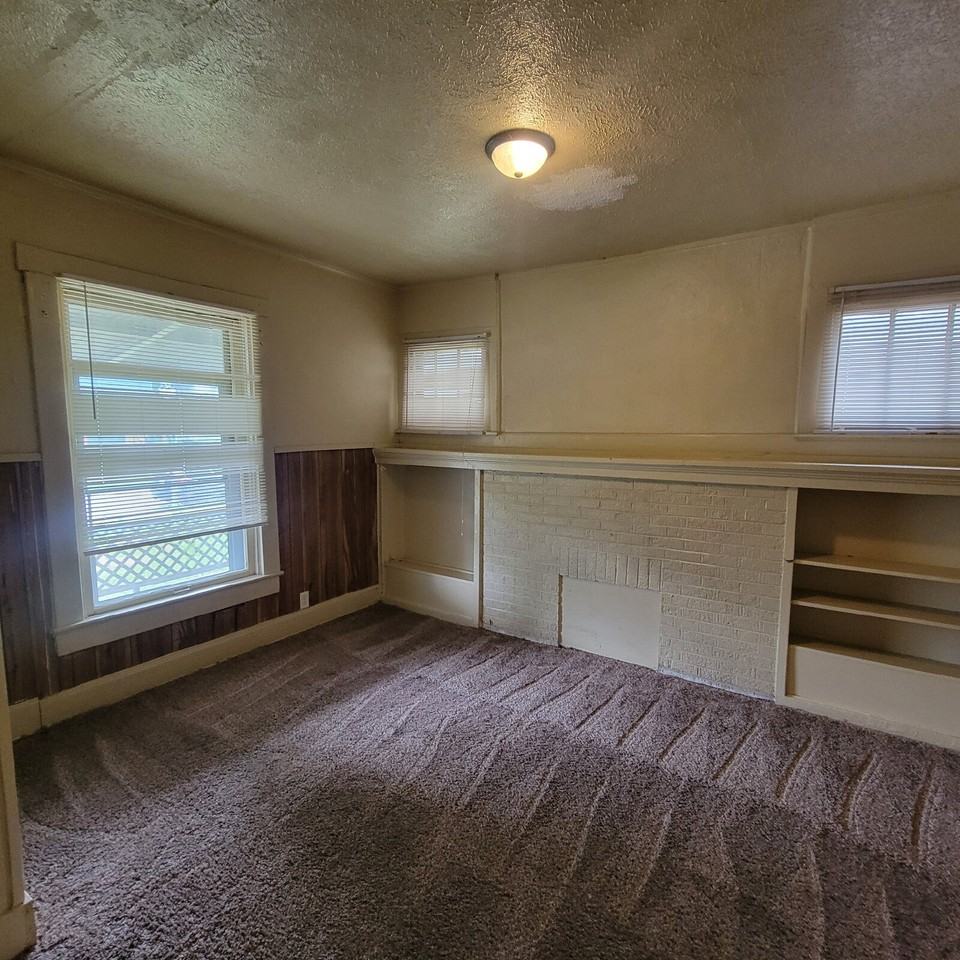 958 N Tuxedo St - Photo 4 of 7