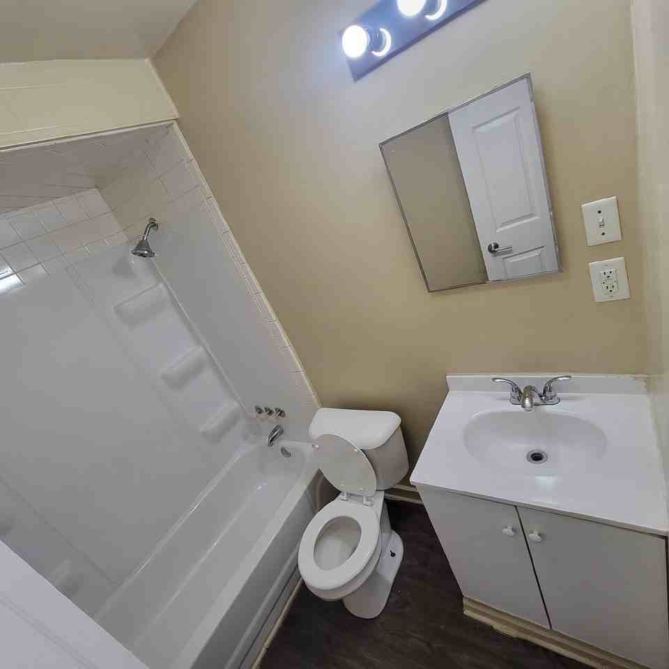 958 N Tuxedo St - Photo 5 of 7