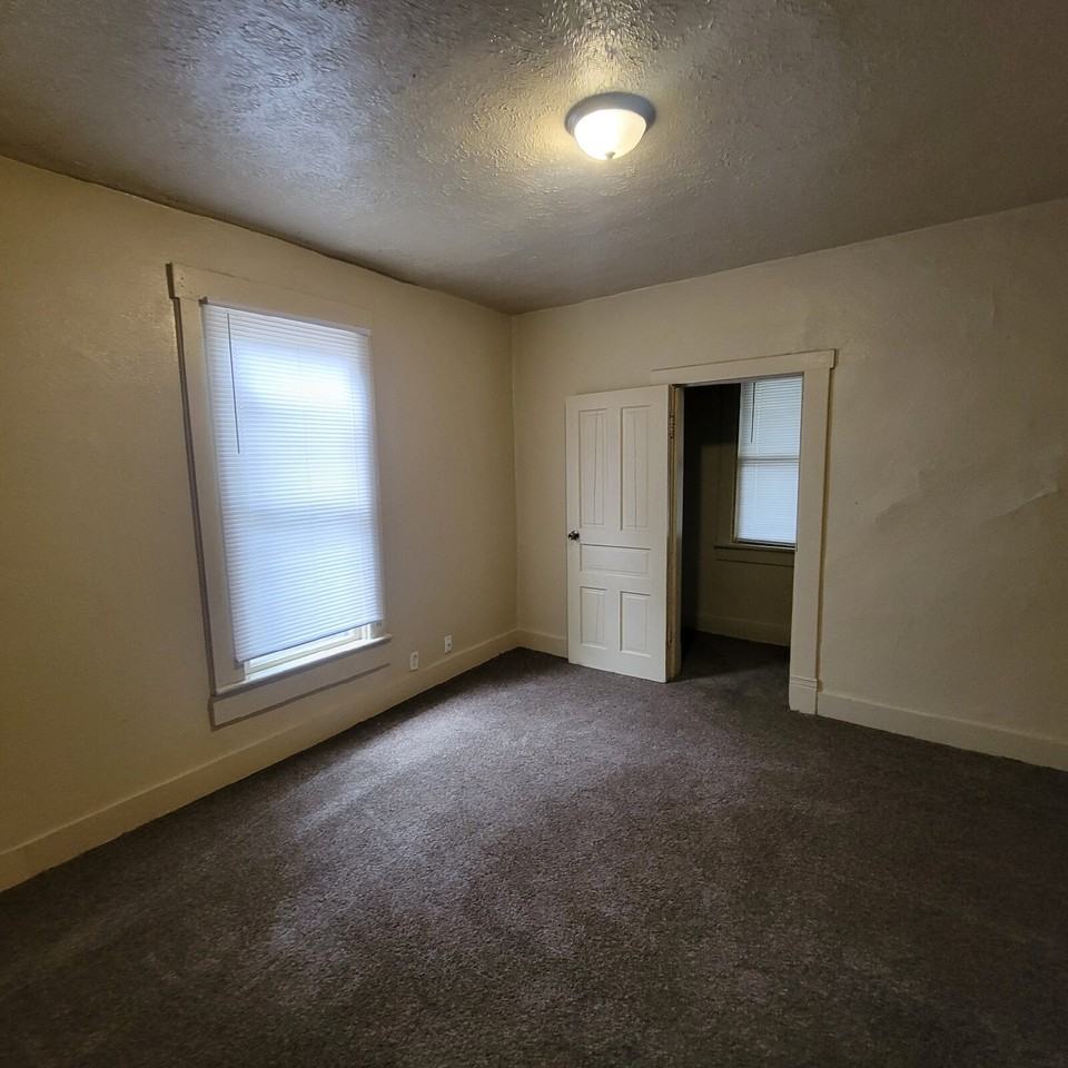 958 N Tuxedo St - Photo 6 of 7