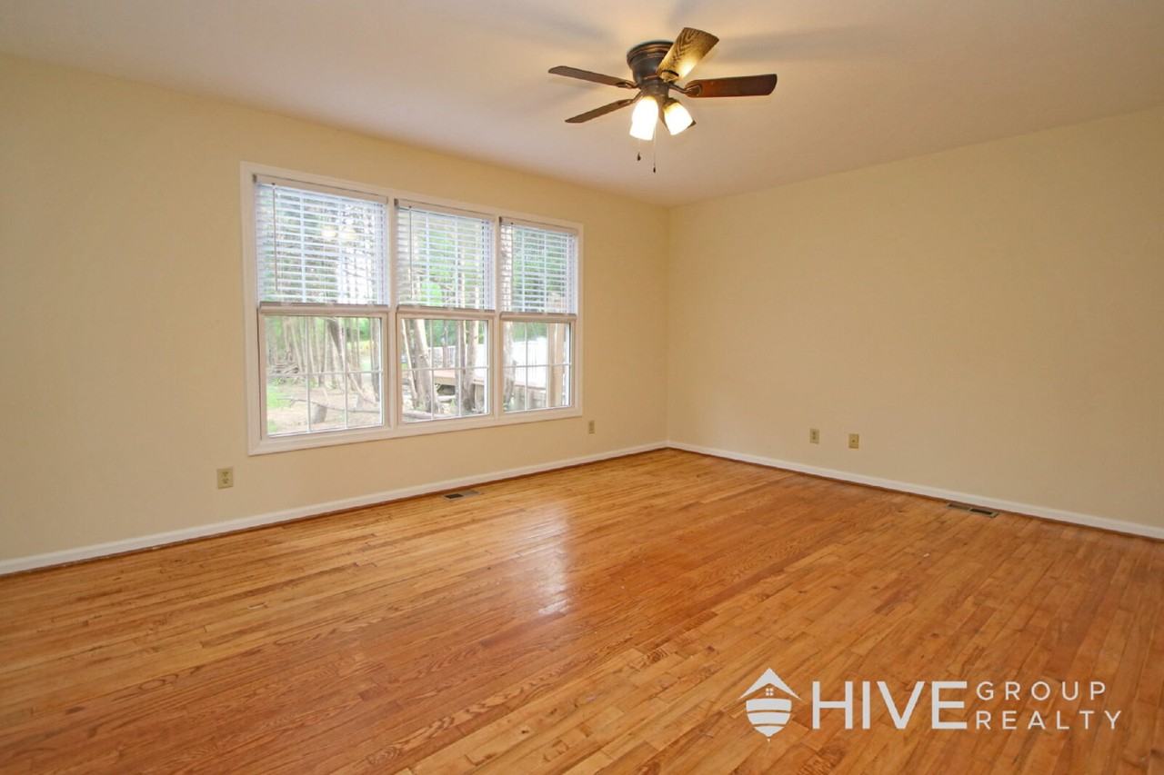 1345 Goldfinch Dr - Photo 4 of 22