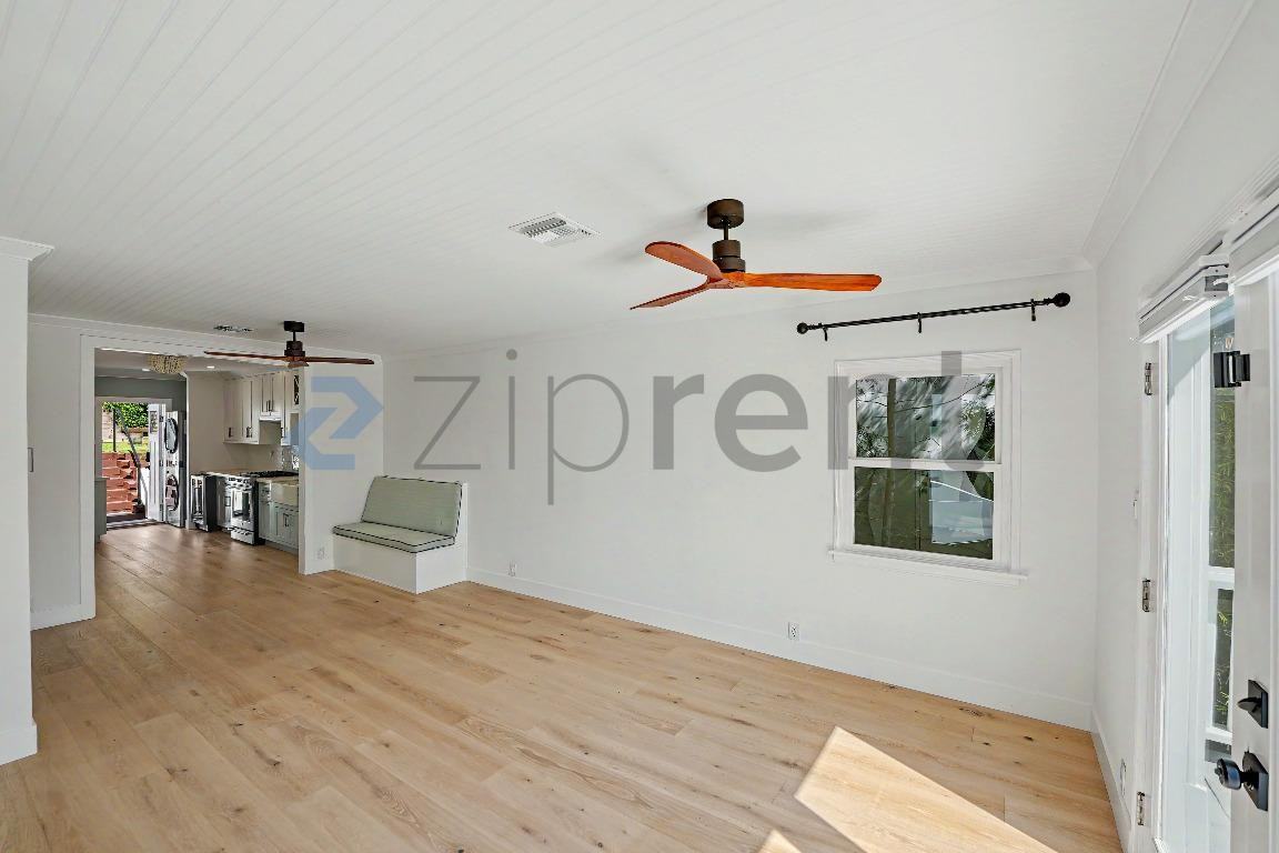517 Sapphire St - Photo 5 of 30
