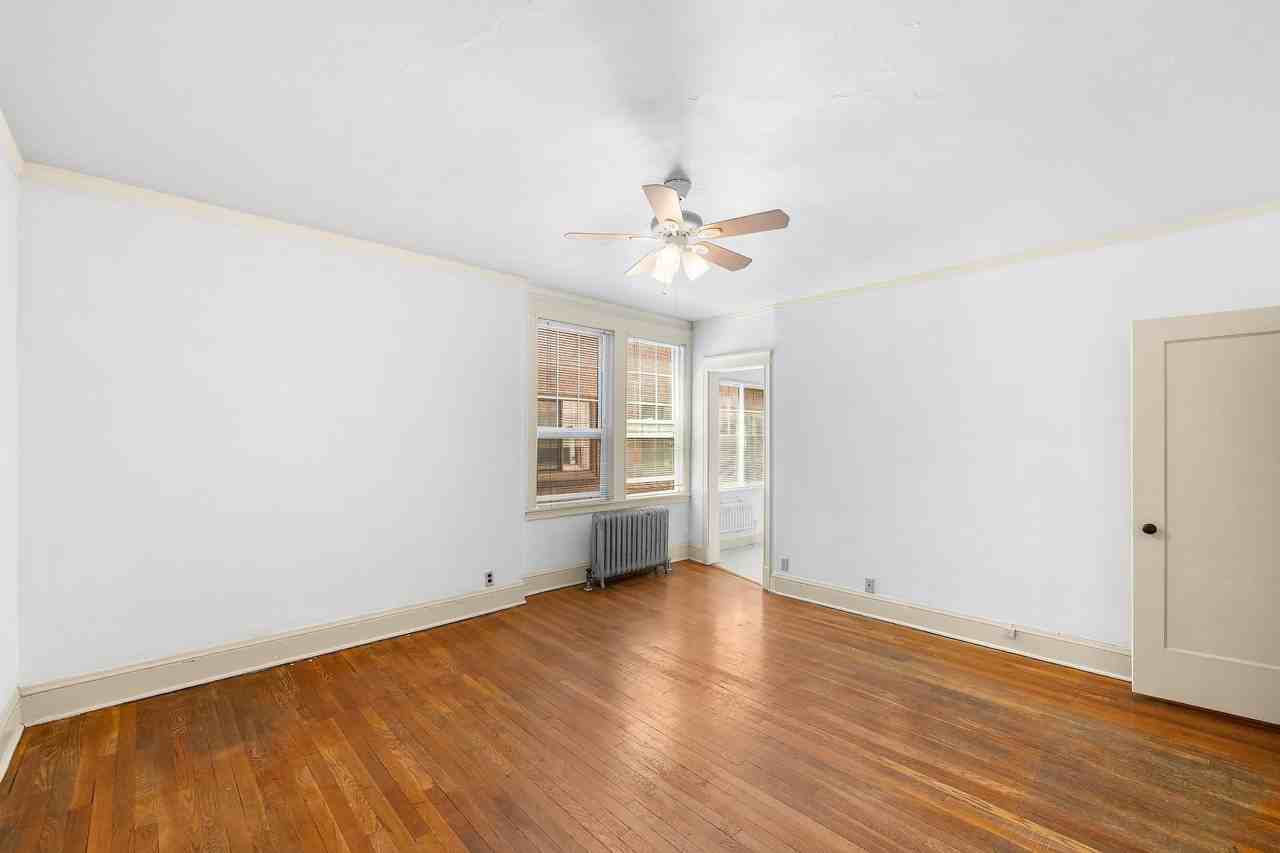 Paramount Apartments - Photo 4 of 35