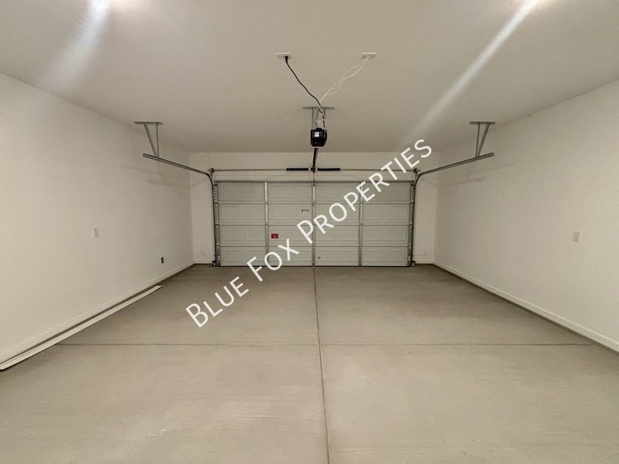 10253 W Sumullen St - Photo 2 of 29