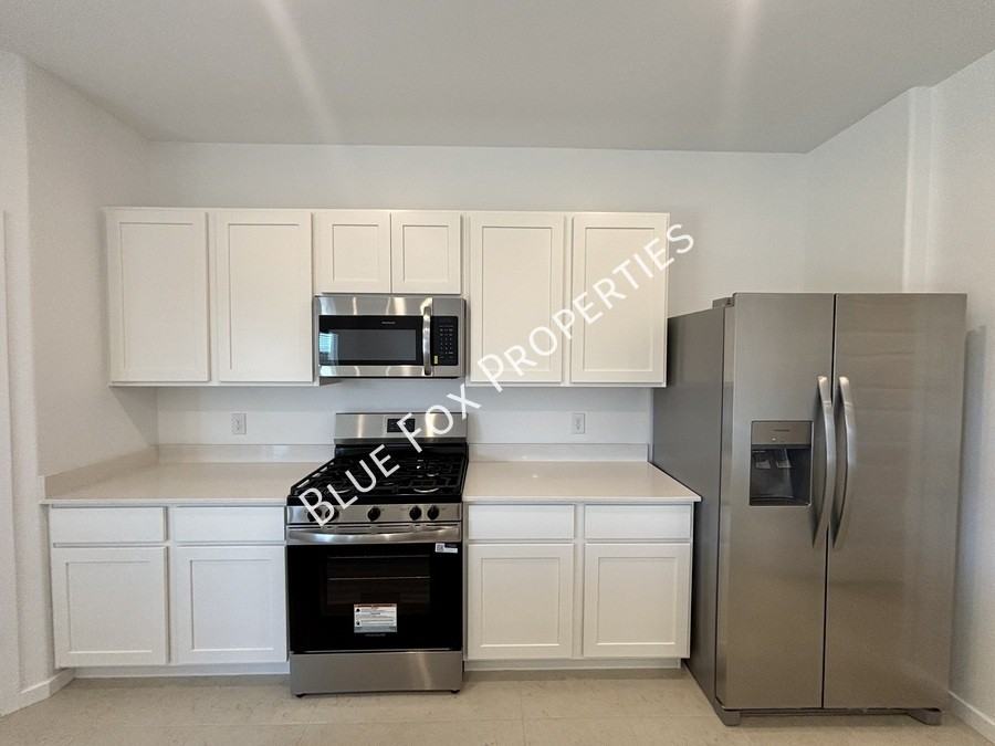 10253 W Sumullen St - Photo 5 of 29