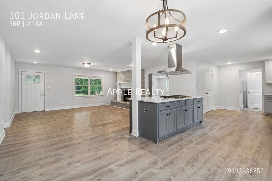 101 Jordan Ln - Photo 4 of 20