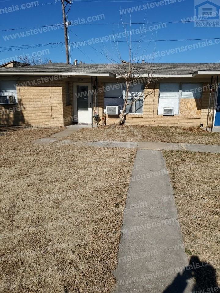 2323 Nw Bell Ave - Photo 2 of 8