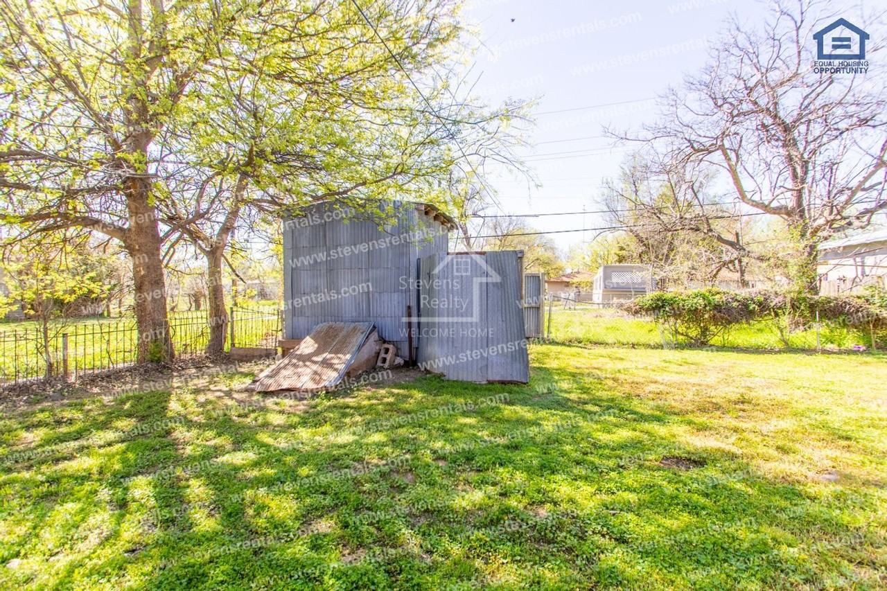 1308 Nw Williams Ave - Photo 4 of 30