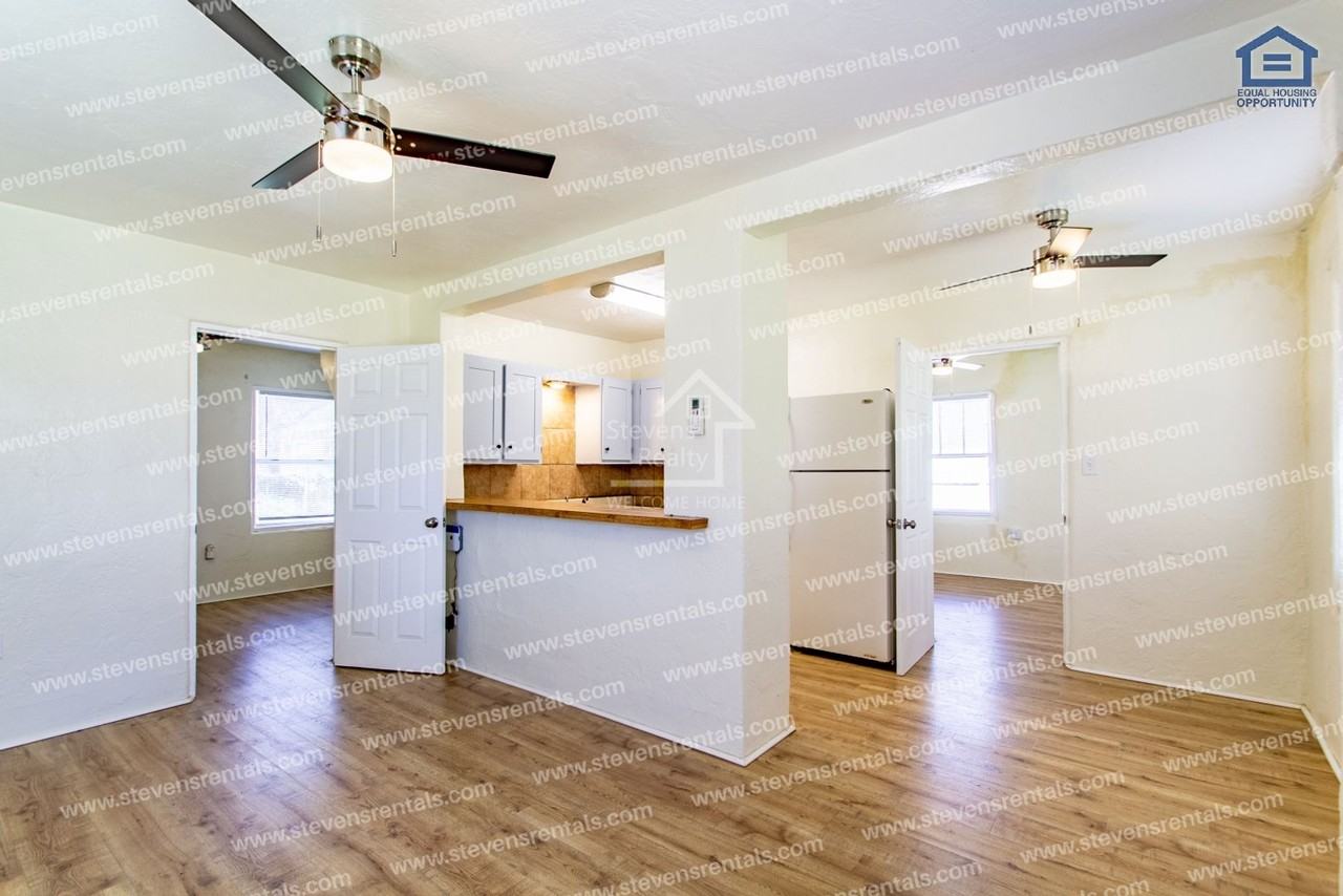 1308 Nw Williams Ave - Photo 5 of 30