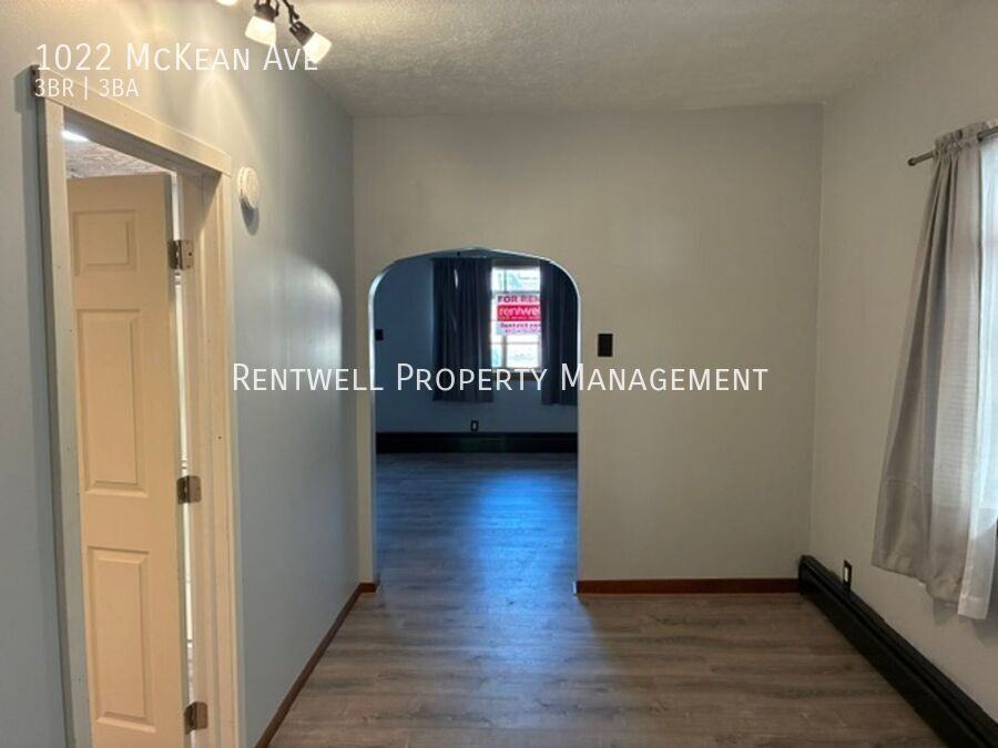 1022 Mckean Ave - Photo 4 of 19