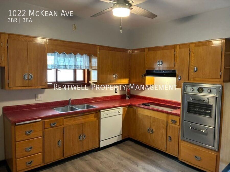 1022 Mckean Ave - Photo 5 of 19