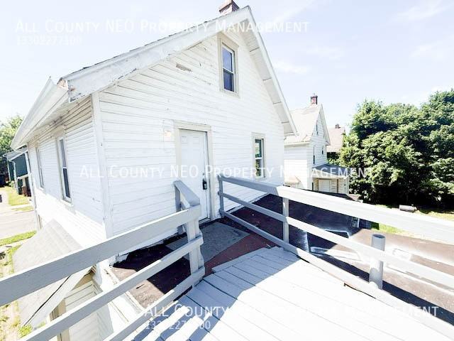 859 Brown St - Photo 3 of 14
