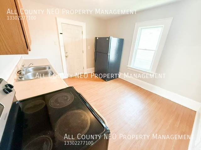 859 Brown St - Photo 5 of 14