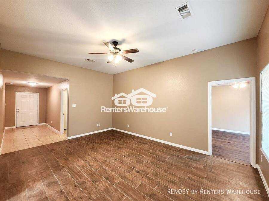 927 Paradise Rd - Photo 2 of 16