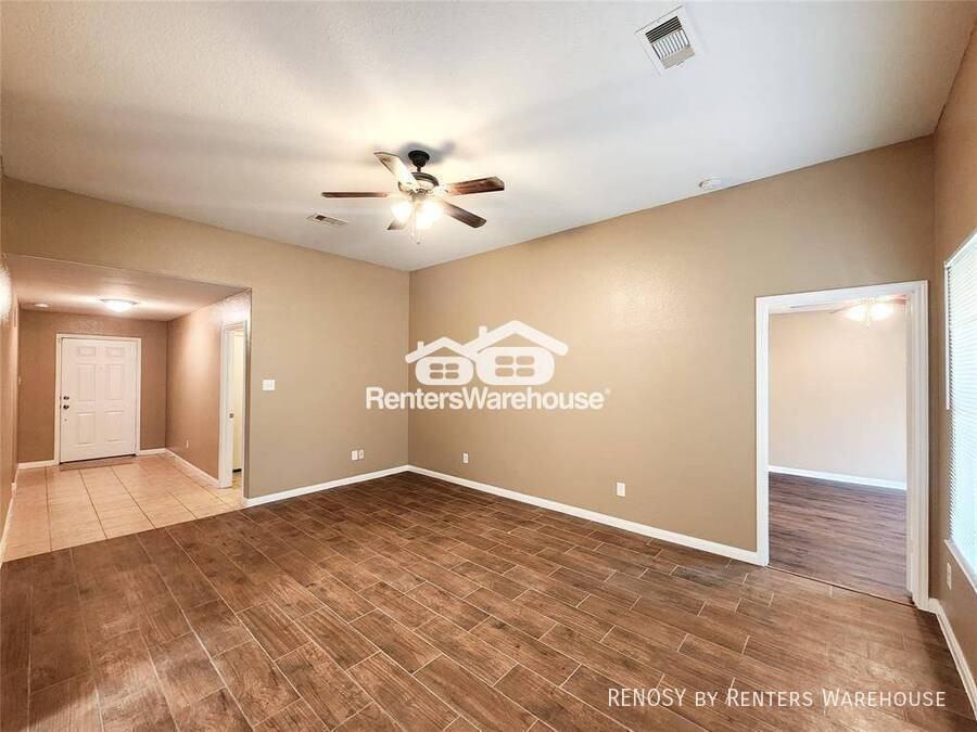 927 Paradise Rd - Photo 2 of 15